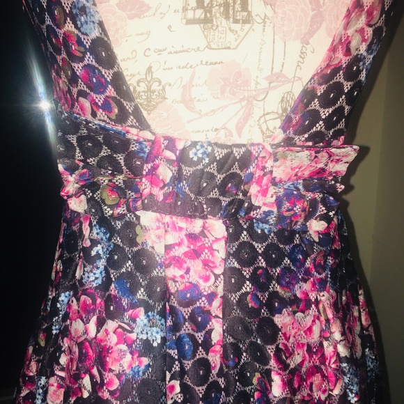 SOLD IN BUNDLE BETSEY JOHNSON FLORAL DRESS - Picture 6 of 7